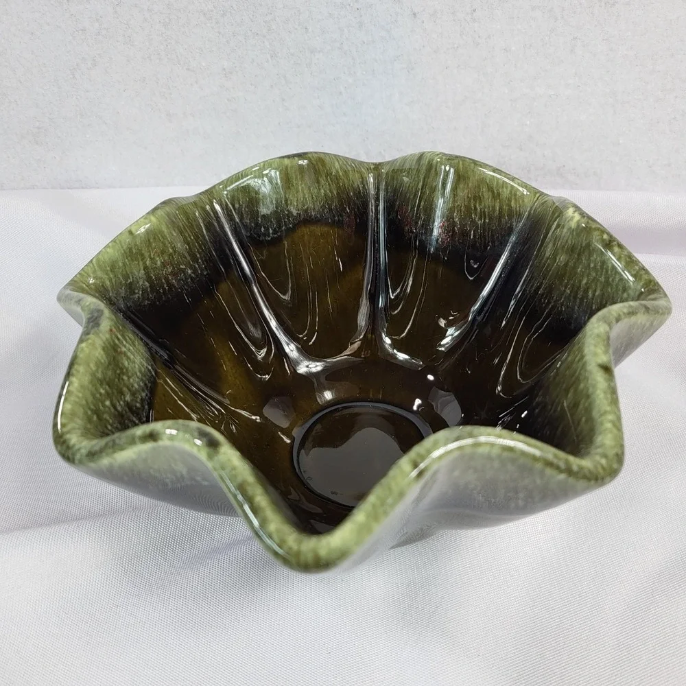Vintage Hull‎ USA Green Drip Fluted Rim Art Pottery Bowl Planter Dish MCM Decor